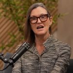 Cathie Wood falando sobre EUA comprarem Bitcoin. Fonte: YouTube/Reprodução.
