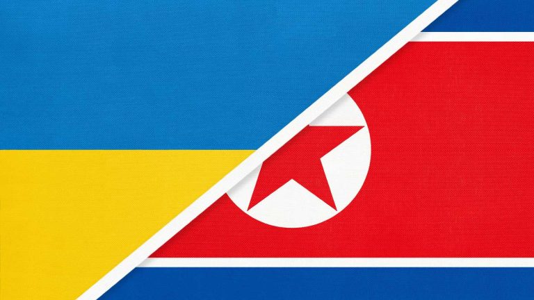 Bandeira da Ucrânia ao lado da Coreia do Norte