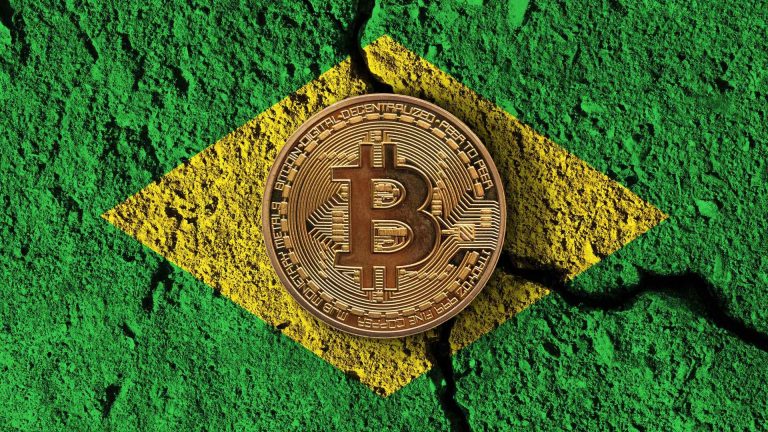 Bandeira do Brasil quebrada com bitcoin ao centro