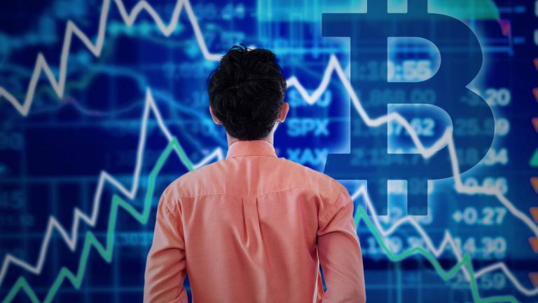 Homem analisando gráfico do bitcoin análise