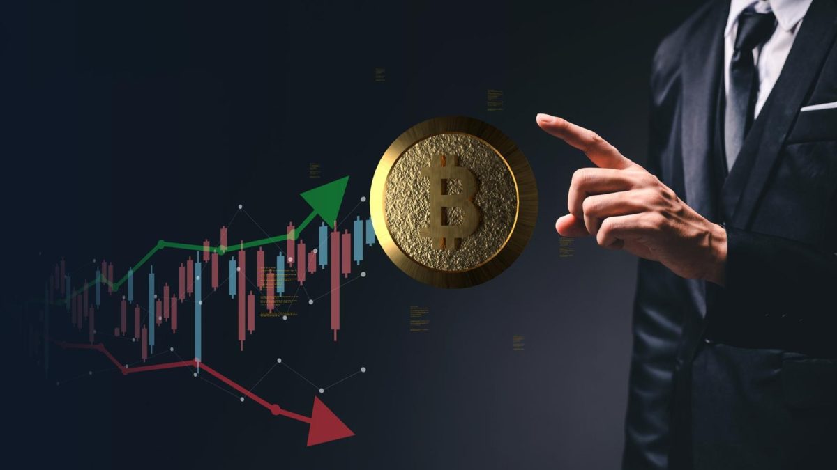 Investidor olhando gráfico do bitcoin com alta e queda