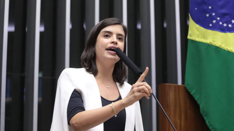 Tabata Amaral bitcoin corretoras exchanges