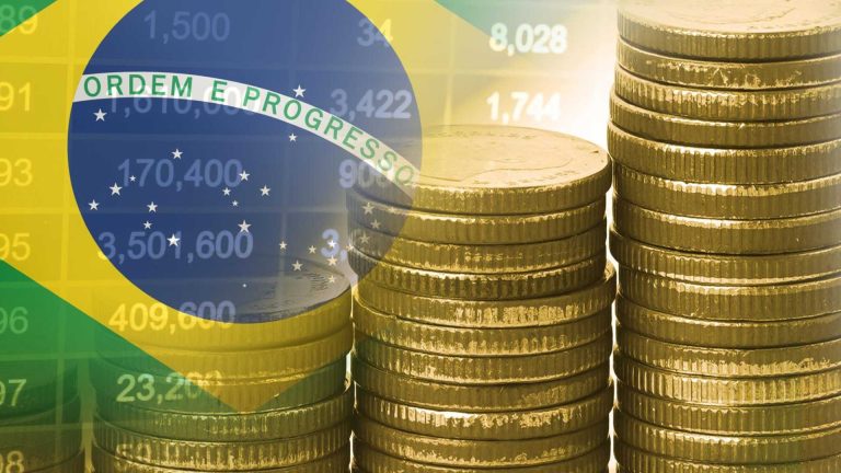 Bandeira do Brasil com muitas moedas ao lado