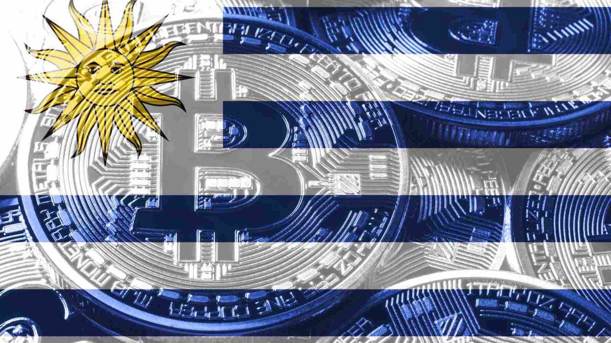 Bandeira do Uruguai com bitcoin Banco Central criptomoedas