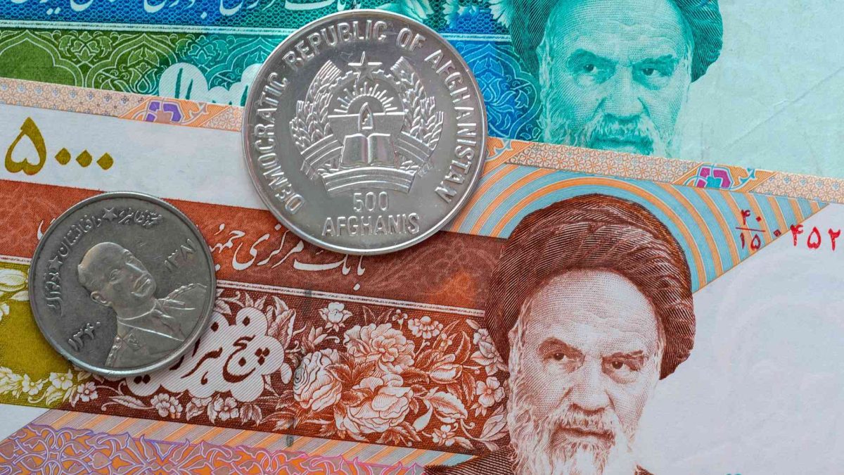 Moeda do Irã entra em espiral da morte