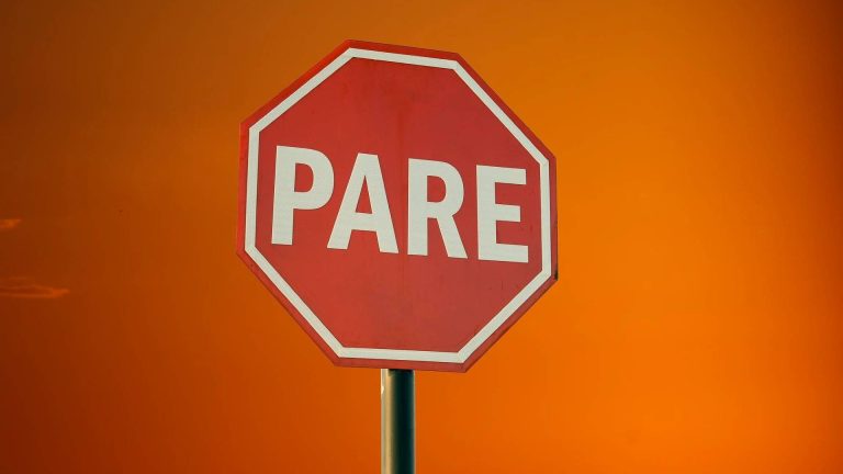 CVM suspende plataformas no Brasil