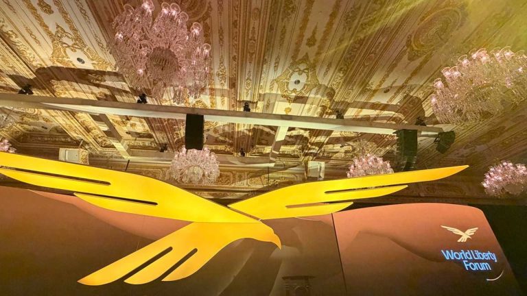 WLFI de Trump Apex DeFi Donald Trump