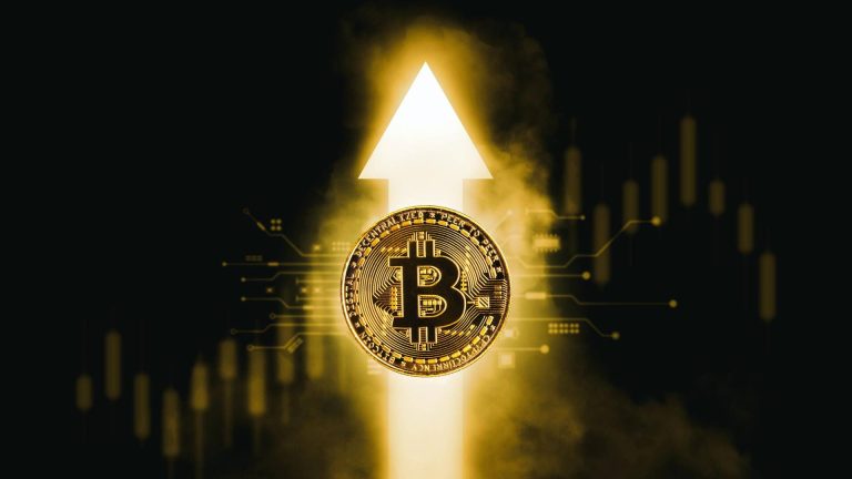 Bitcoin com gráficos e seta para cima Relatório Binance evolução do BTC