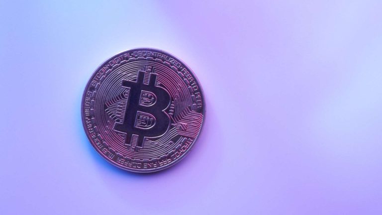 Bitcoin em página roxa