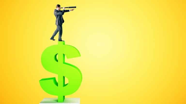 Homem procurando dinheiro Seguir o dinheiro sempre funcionou, Até ele sair do banco