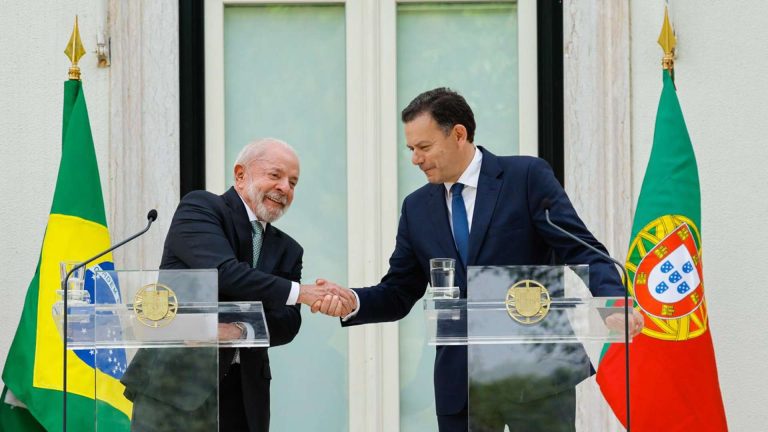 Presidente da República, Luiz Inácio Lula da Silva, durante declaração conjunta à imprensa. Jardim do Palacete de São Bento, Portugal. Foto: Ricardo Stuckert / PR