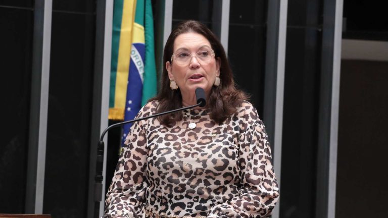 Deputada relatora de projeto de lei Relatora rejeita fim do dinheiro impresso e quer blindar notas físicas contra projeto digital Drex