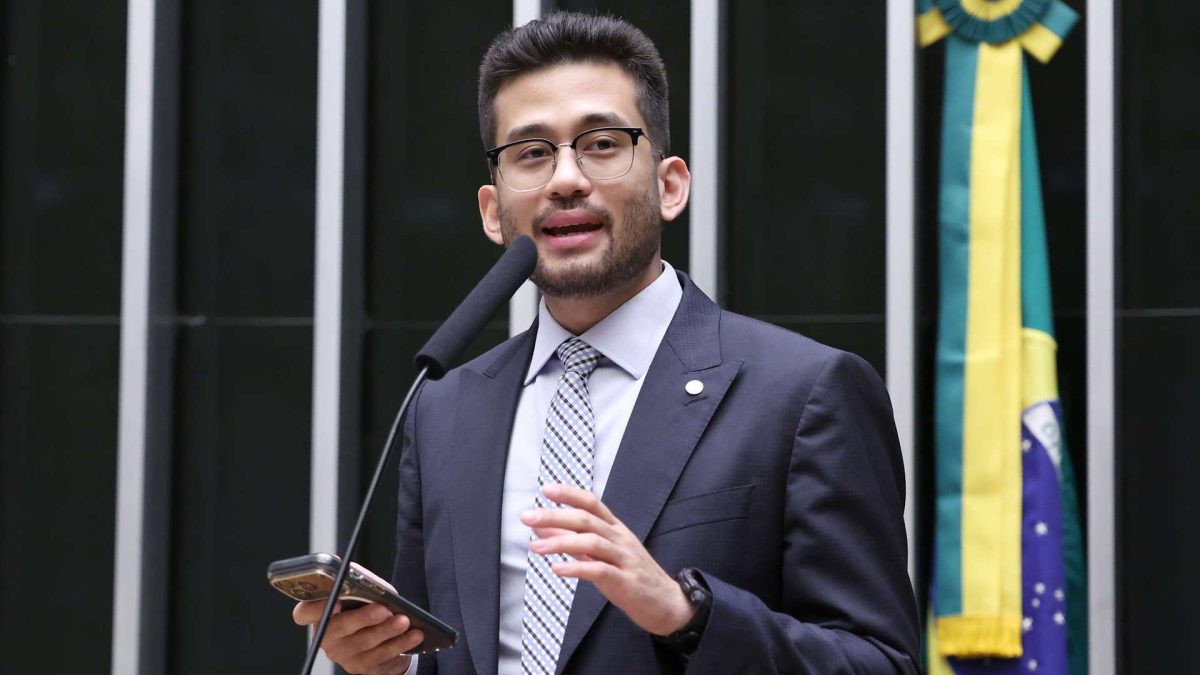 Deputado em plenário Kim Kataguiri concorda com projeto de lei que quer incluir criptomoedas como herança digital em comissão