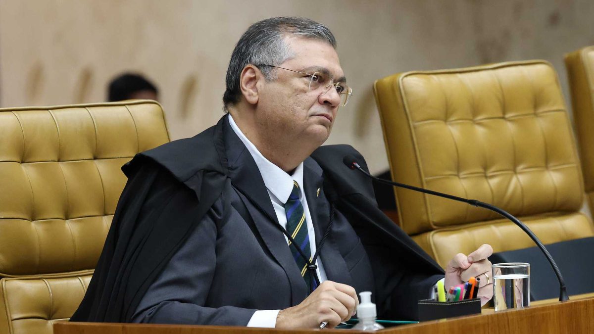 Image for article: Dino exige fiscalização da CVM sobre criptomoedas após pedido do Partido Novo