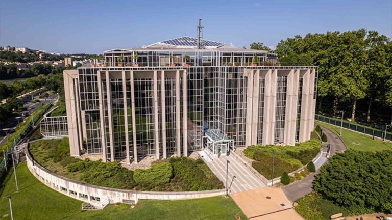 Sede de Interpol STJ debate crimes com criptomoedas em simpósio da Interpol na França
