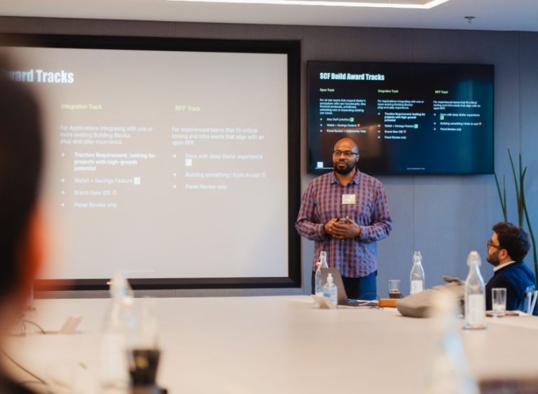 Shaun Johnson, Head of Inflow do ecossistema Stellar, durante palestra sobre o Stellar Community Fund no Founder Day em São Paulo.