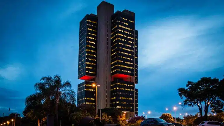 Banco Central do Brasil pela noite Plataformas de bitcoin do Brasil precisam de política oficial para cargos de alta diretoria