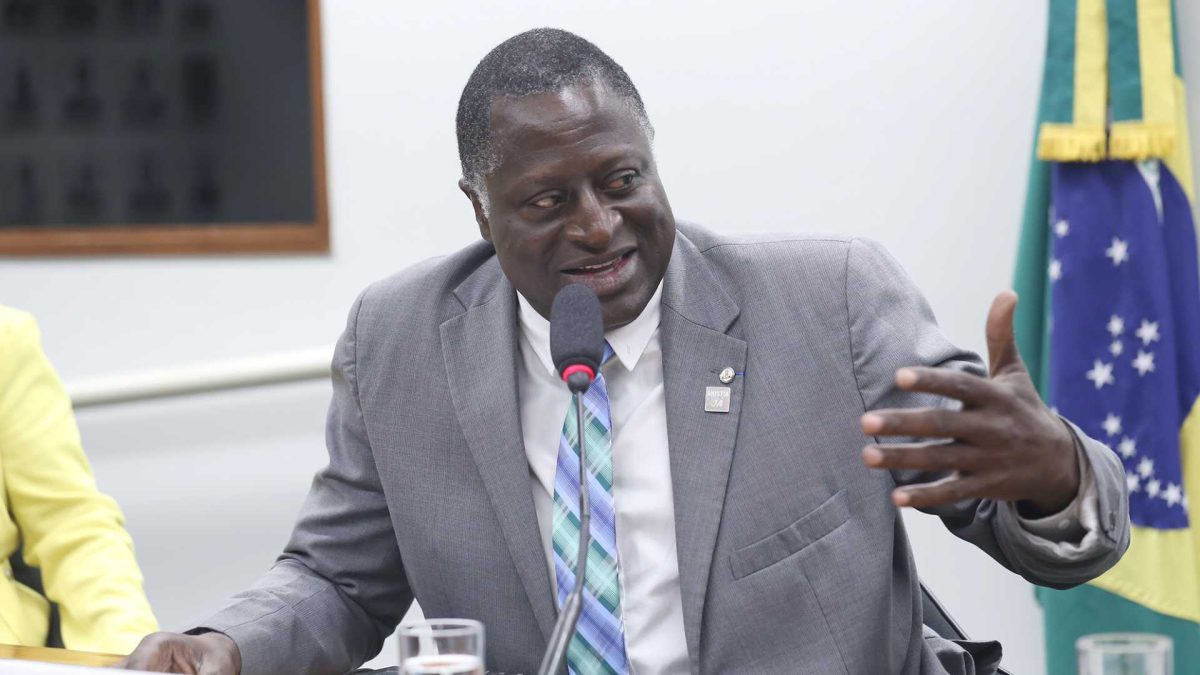Deputado aponta crise diplomática com tarifaço dos Estados Unidos e questiona segurança do mercado de criptomoedas e Pix