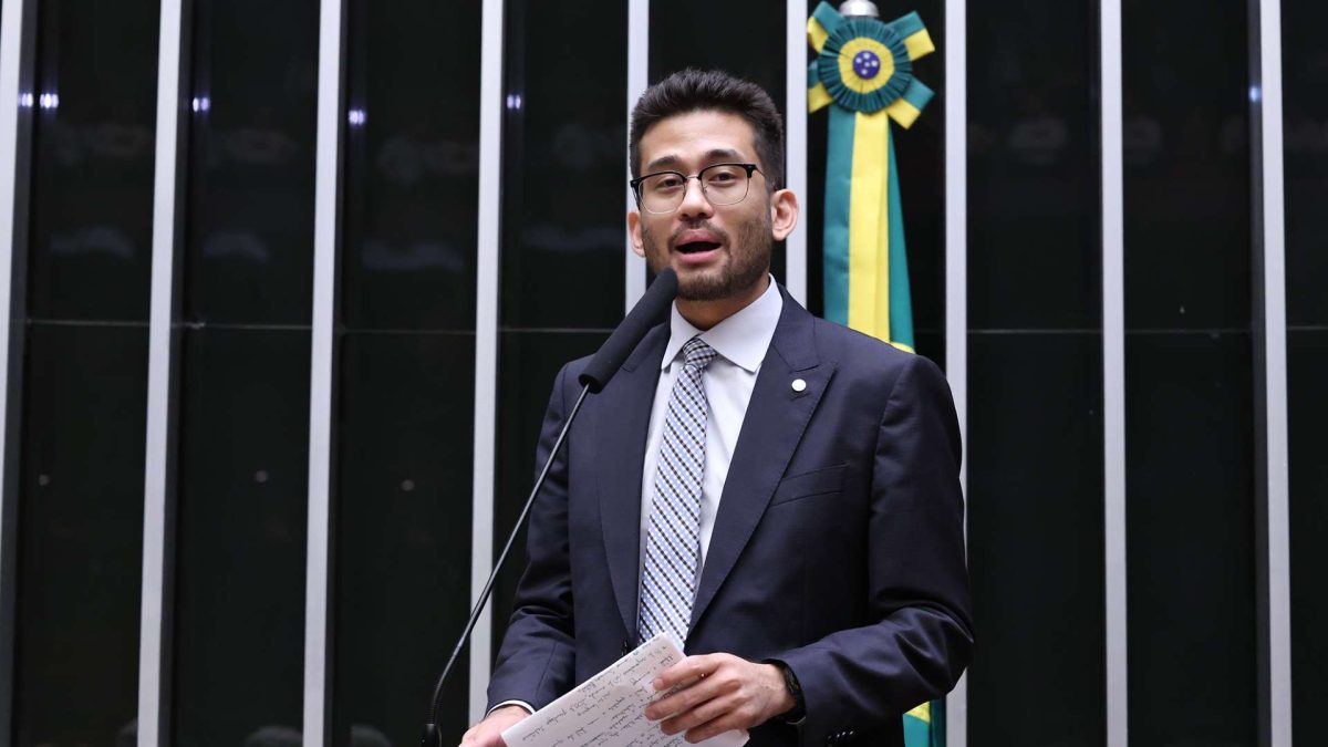 Câmara dos Deputados analisa projeto que bloqueia criptomoedas de grupos terroristas no Brasil
