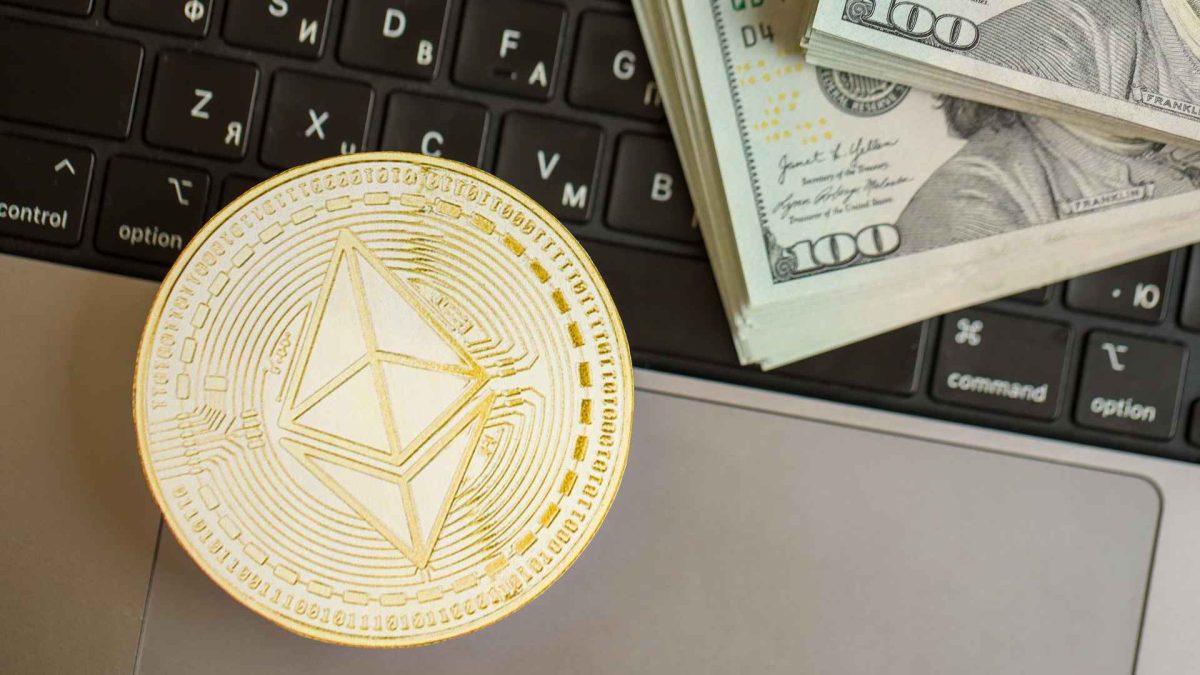 Ethereum com Dólar sobre teclado Taiko