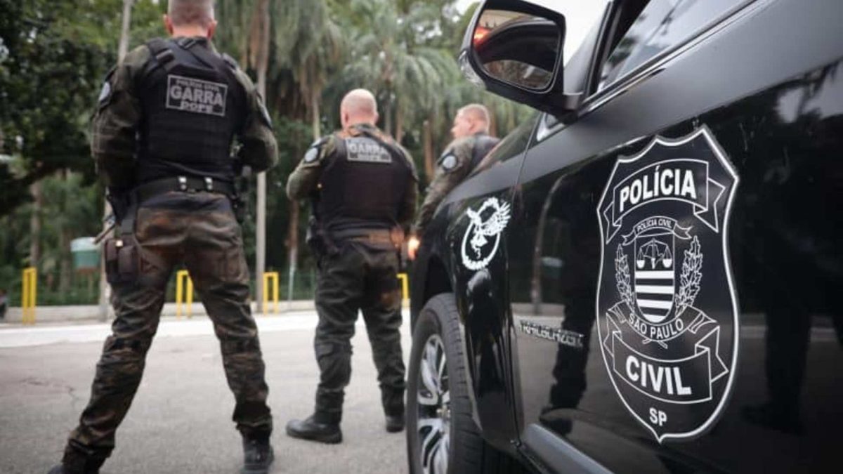 Viatura com agentes da Polícia Civil de São Paulo
