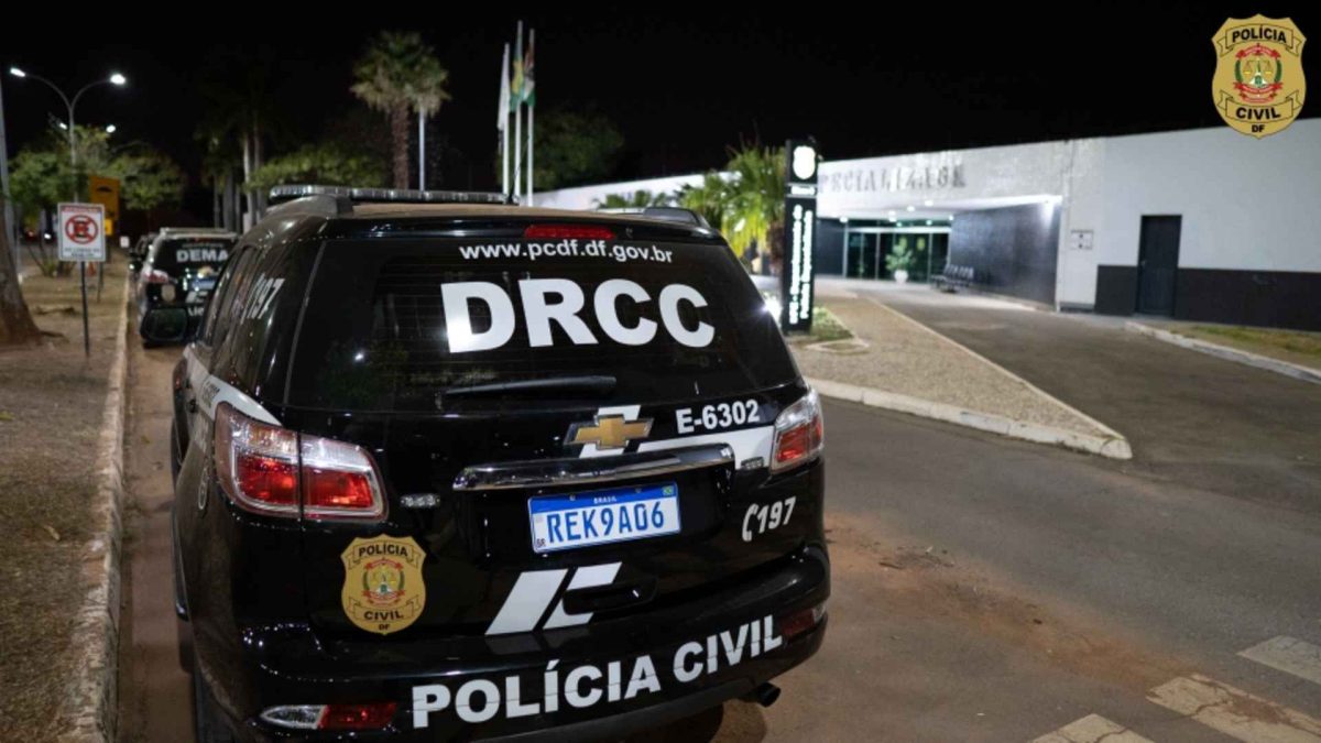 Viatura da Polícia Civil do DF em Operação Polícia Civil desarticula fraude no sistema PIX e bloqueia carteiras de criptomoedas