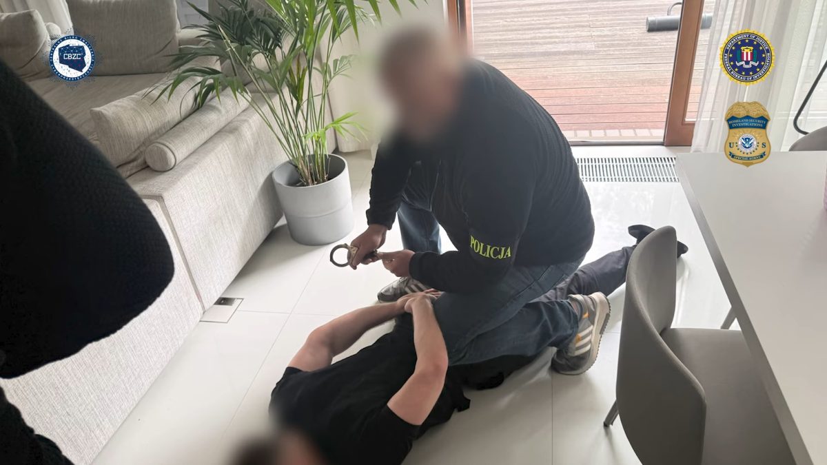 Golpista de criptomoedas sendo preso