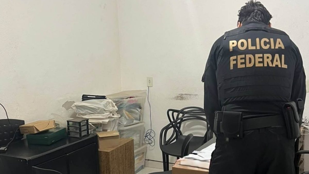 Agente da PF apurando apostas ilegais