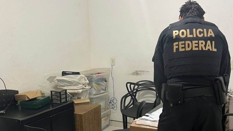Agente da PF apurando apostas ilegais