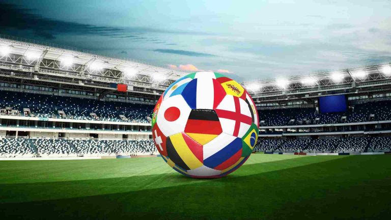 Bola de futebol Socios.com quer permitir participação de torcedores de todo o mundo na captação de US$ 4,2 bilhões para a FIFA