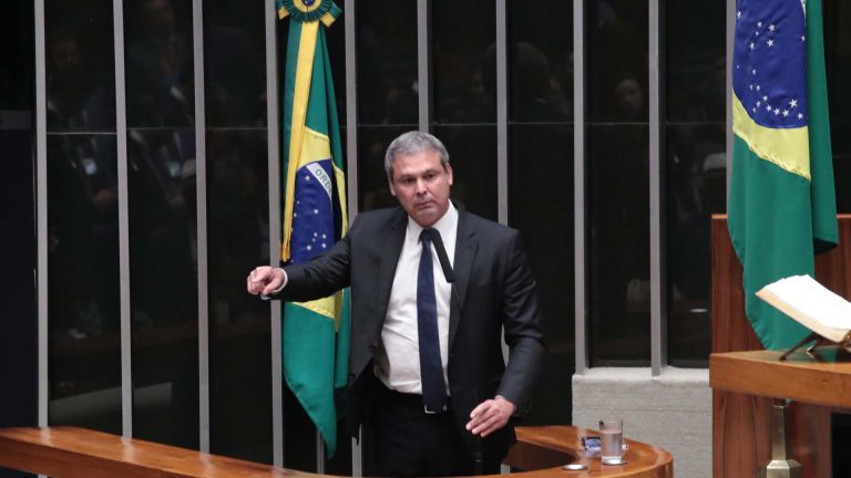 Deputado do PT quer proibir apostas com dinheiro de financiamento