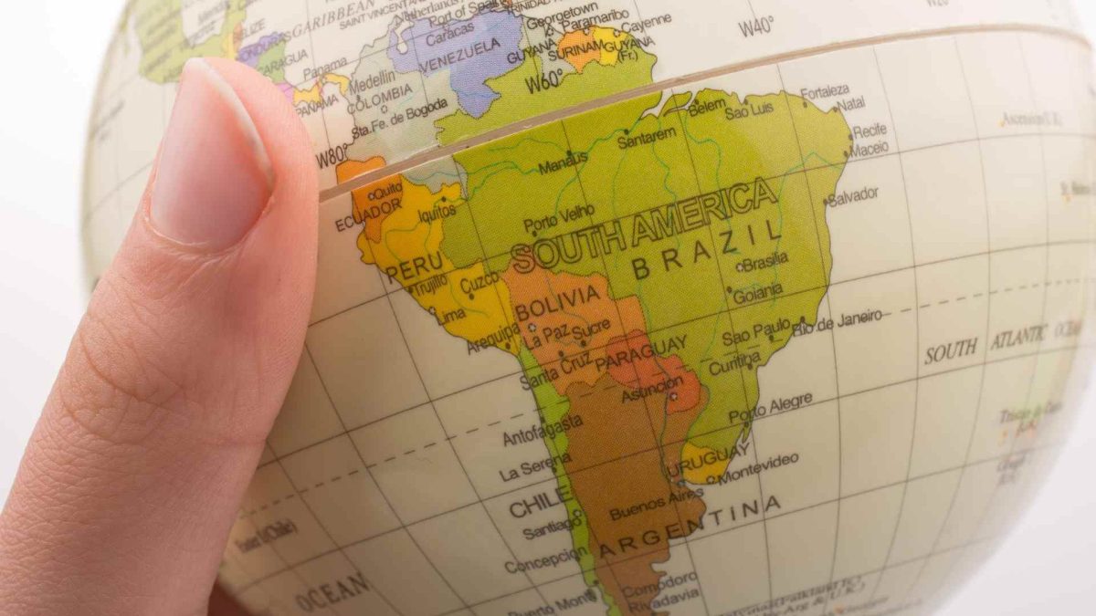 Mapa da América Latina com foco no Brasil e na Argentina