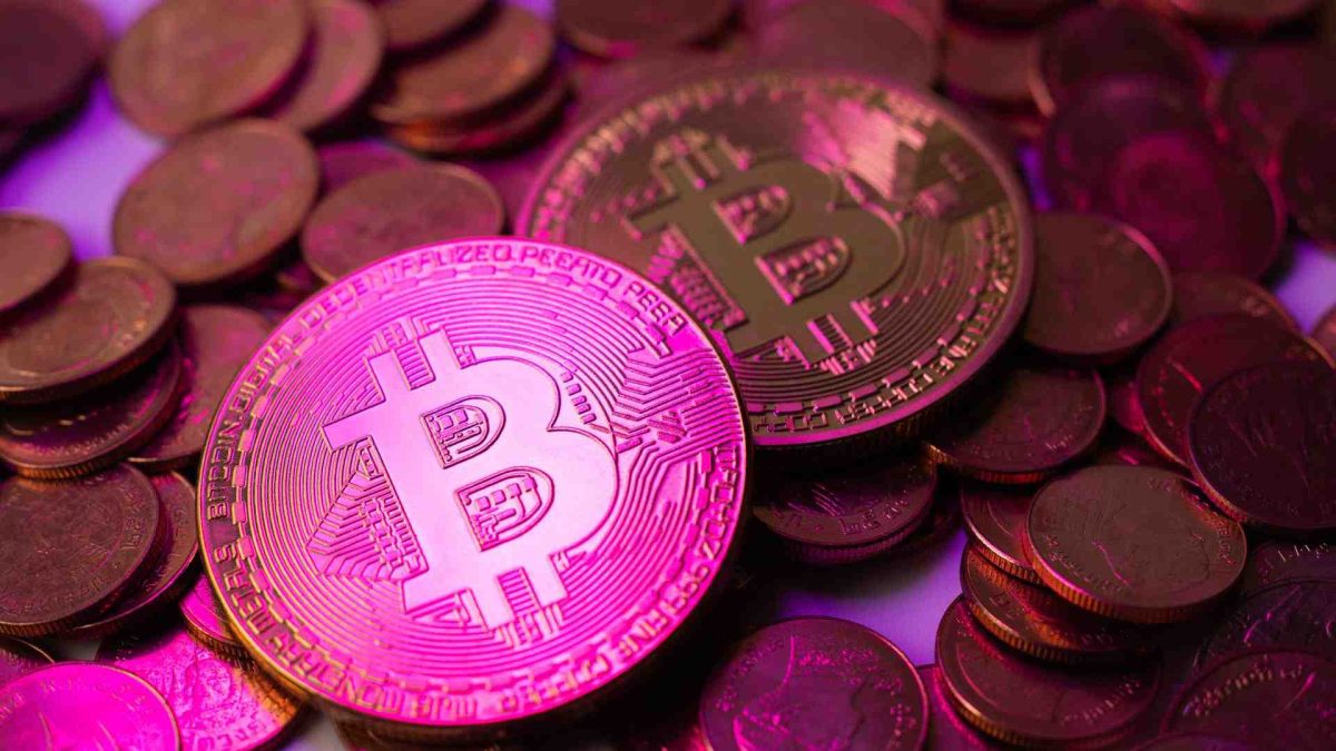 Bitcoin com luz rosa Méliuz eleva saldo de Bitcoin por ação e anuncia novo programa de recompra