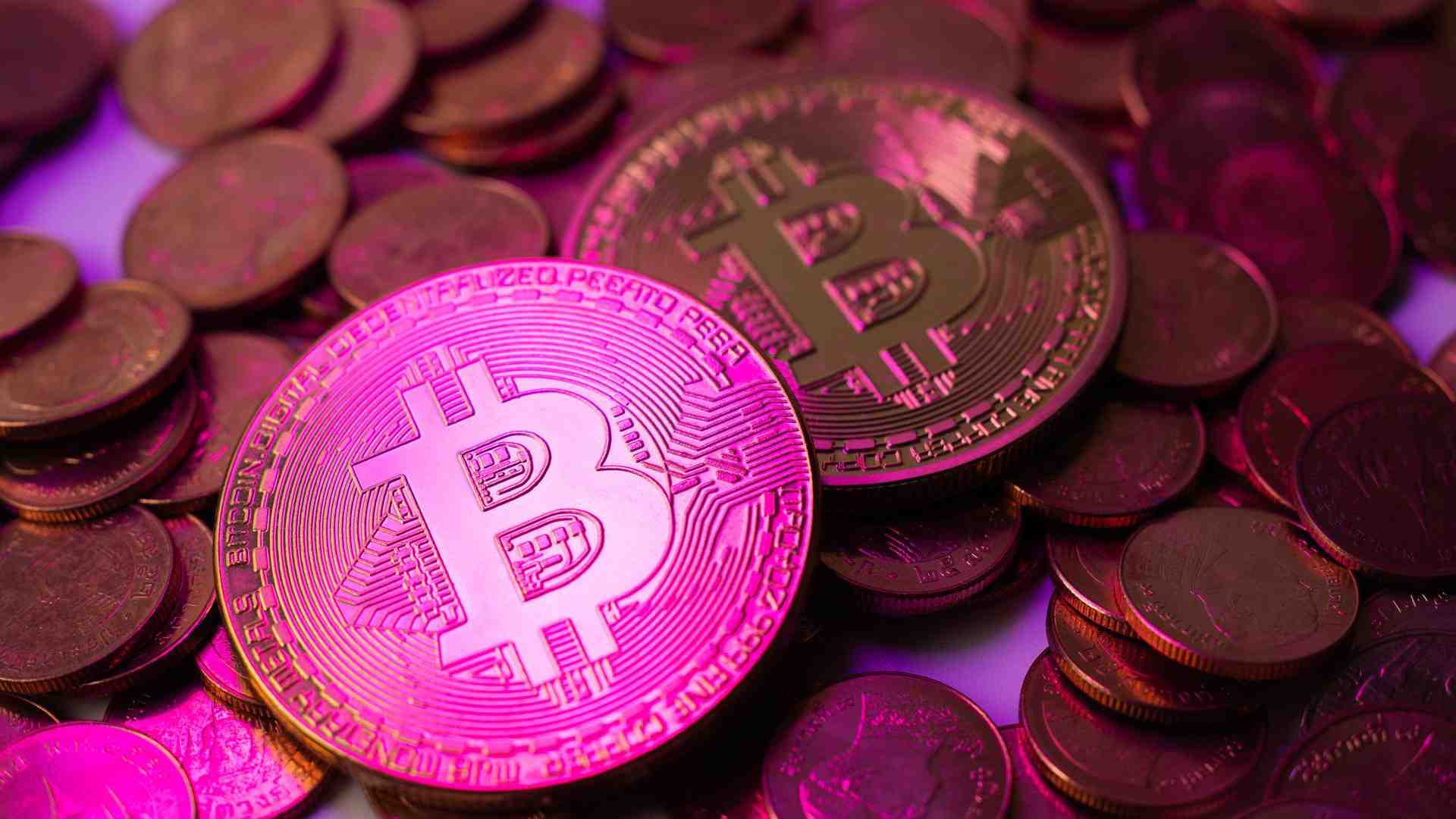 Bitcoin com luz rosa Méliuz eleva saldo de Bitcoin por ação e anuncia novo programa de recompra