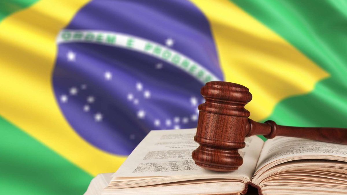 Justiça e bandeira do Brasil