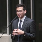Kim Kataguiri em sessão Deputado propõe projeto para obrigar políticos a declararem bitcoin e criptomoedas