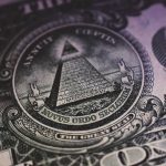 Pirâmide em nota de dólar