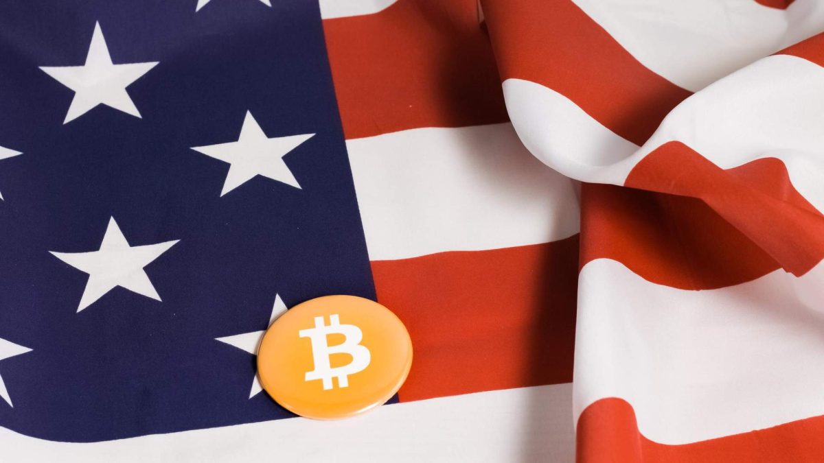 Bandeira com bitcoin em destaque