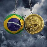 Bandeira do Brasil colidindo com bitcoin em destaque Menos de 10% das empresas de criptomoedas podem obter licença do BCB