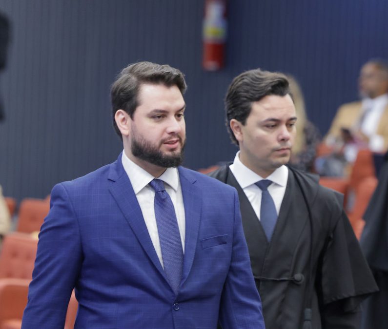 Filipe Martins a été jugé au STF en décembre 2025 et son avocat Jefrey Chiquini l'a défendu