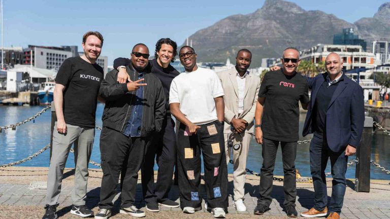Fundadores no evento de lançamento do Acelerador Stellar x CV Labs na Cidade do Cabo, África do Sul. Da esquerda para a direita estão Nick Murphy da Kutana (Gana), Lova Diakité da JoonaPay (Costa do Marfim), Diego Garcia da Sly (EUA), Toyosi Abolarin da Yolat (Nigéria), Newton Davis da Janus (Alemanha), Mohamed Abdou da Remi (EAU) e Ramy Soliman da Saleem (EAU) (Foto/Divulgação)