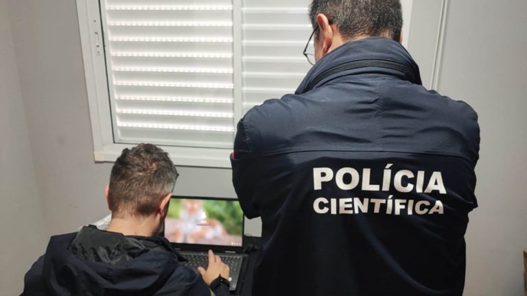 Polícia em Operação ClickFlix