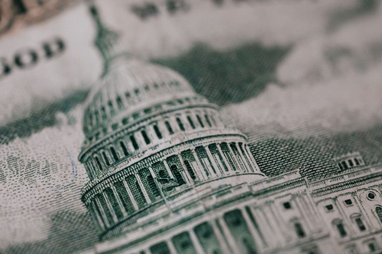 Capitólio americano em nota de dólar