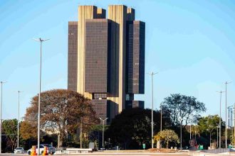 Banco Central atualiza regras cambiais para operações internacionais com criptoativos
