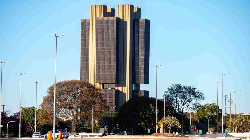 Banco Central atualiza regras cambiais para operações internacionais com criptoativos