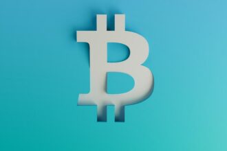 Bitcoin com azul em destaque Brasil Bitcoin diz que contrato com Renato Cariani não está mais ativo e não implica em problemas para clientes