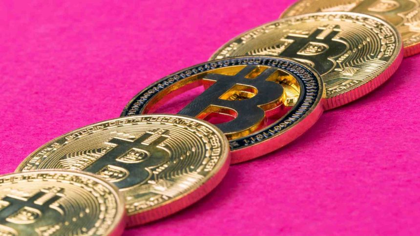 Bitcoins empilhados com fundo rosa Méliuz aprova redução de capital de R$ 160 milhões para compor reserva financeira