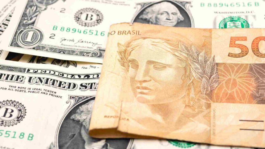 Dolar e Real Brasileiro Dólar em queda em 2026: Anbima explica se ainda vale investir em fundos cambiais