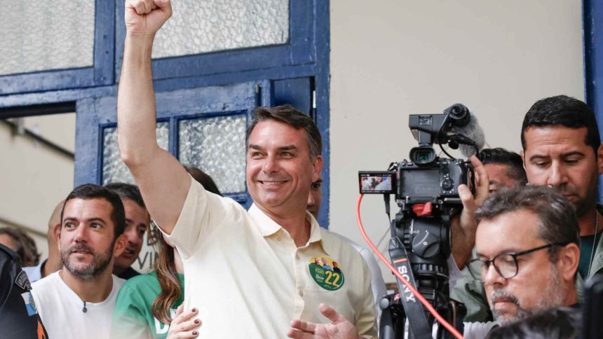 Foto: Fernando Frazão/Agência Brasil Flávio Bolsonaro durante eleições 2026