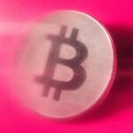 Cartão de criptomoedas Oobit vai encerrar contas de brasileiros e dá uma semana de prazo para saques, um dia após anunciar expansão internacional